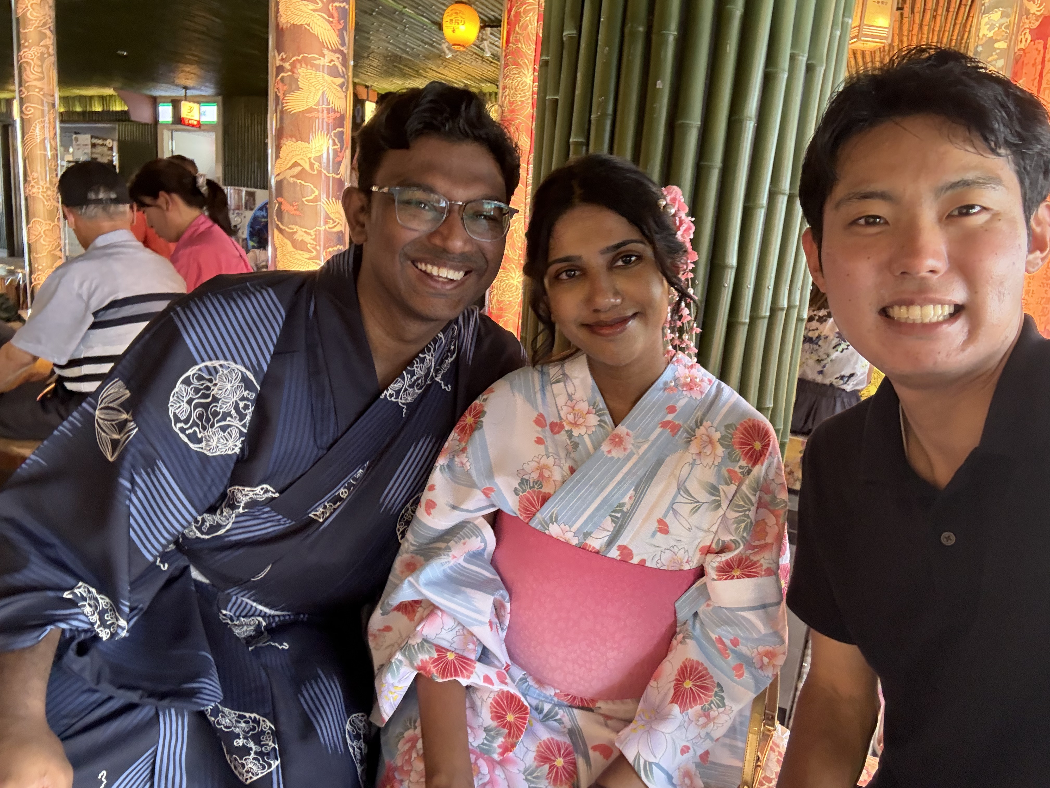 Kodai Tsuchiya with happy clients in traditional Japanese clothing